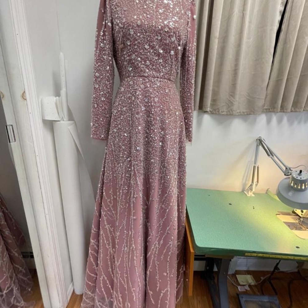 DUSTY ROSE/MUAVE GOWN - Picture 2 of 3